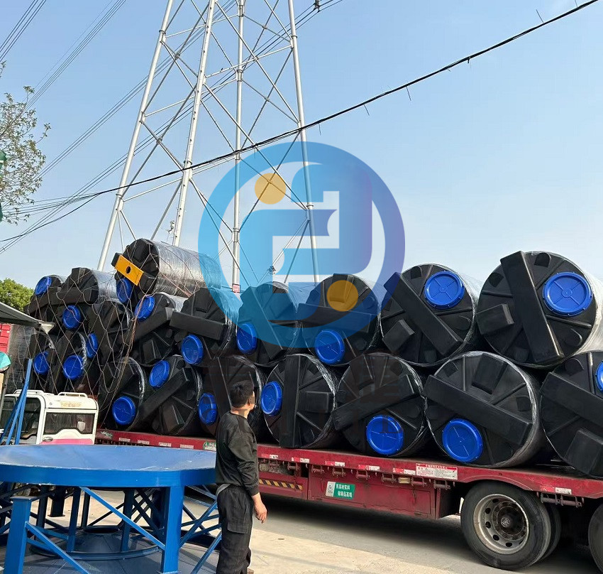 新疆某农业基地2吨施肥桶